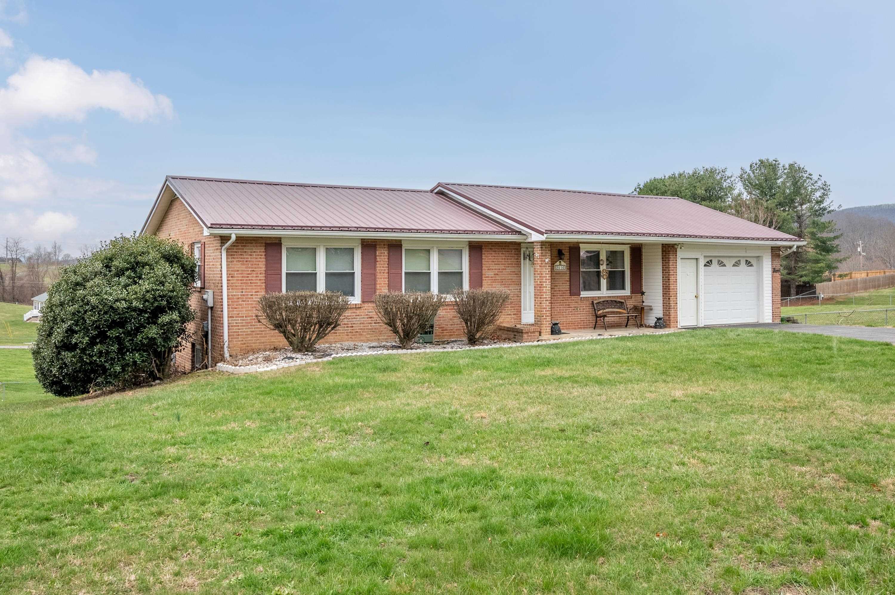 2516 Pinewood Drive Draper VA 24324