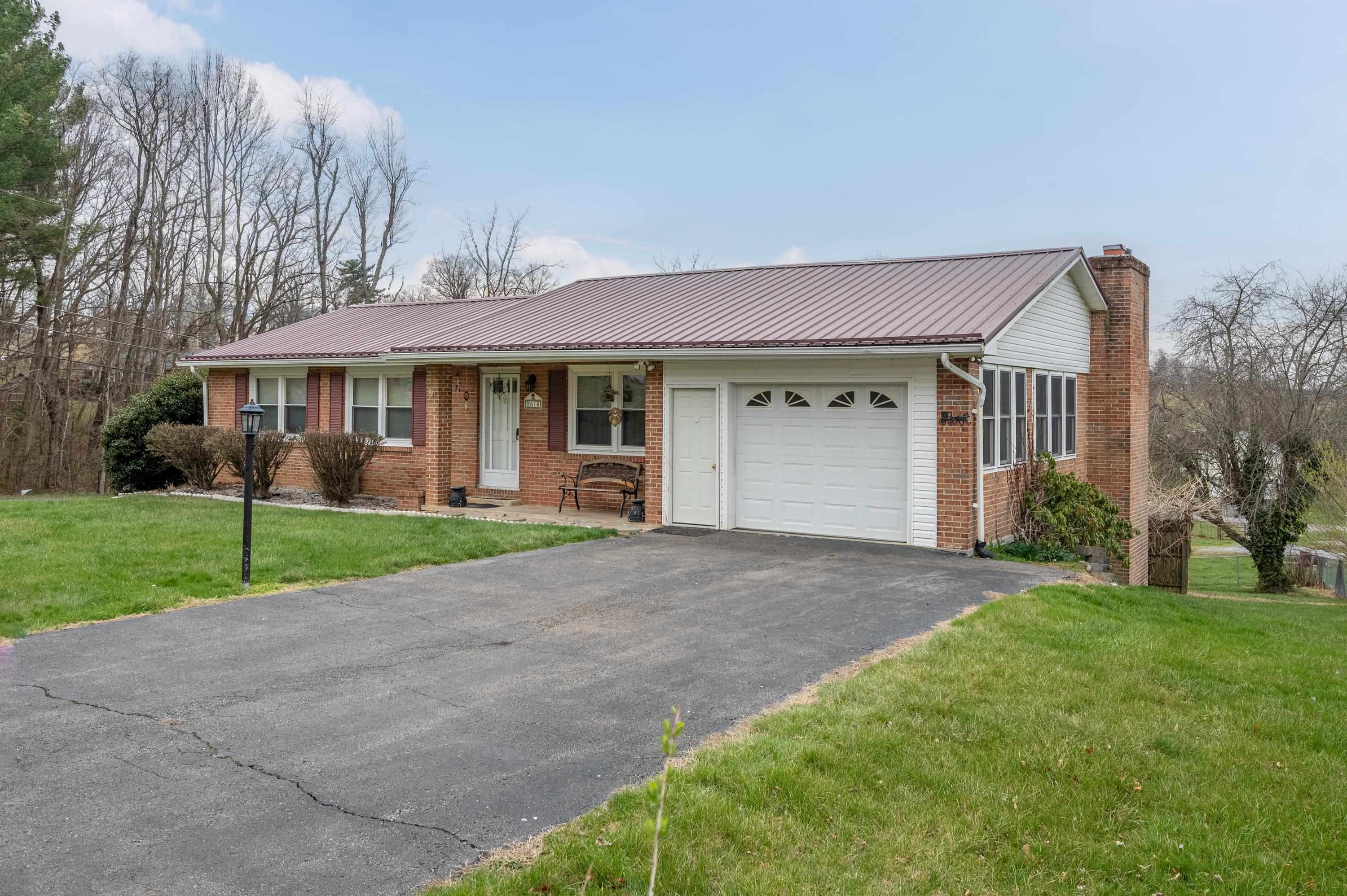 2516 Pinewood Drive Draper VA 24324