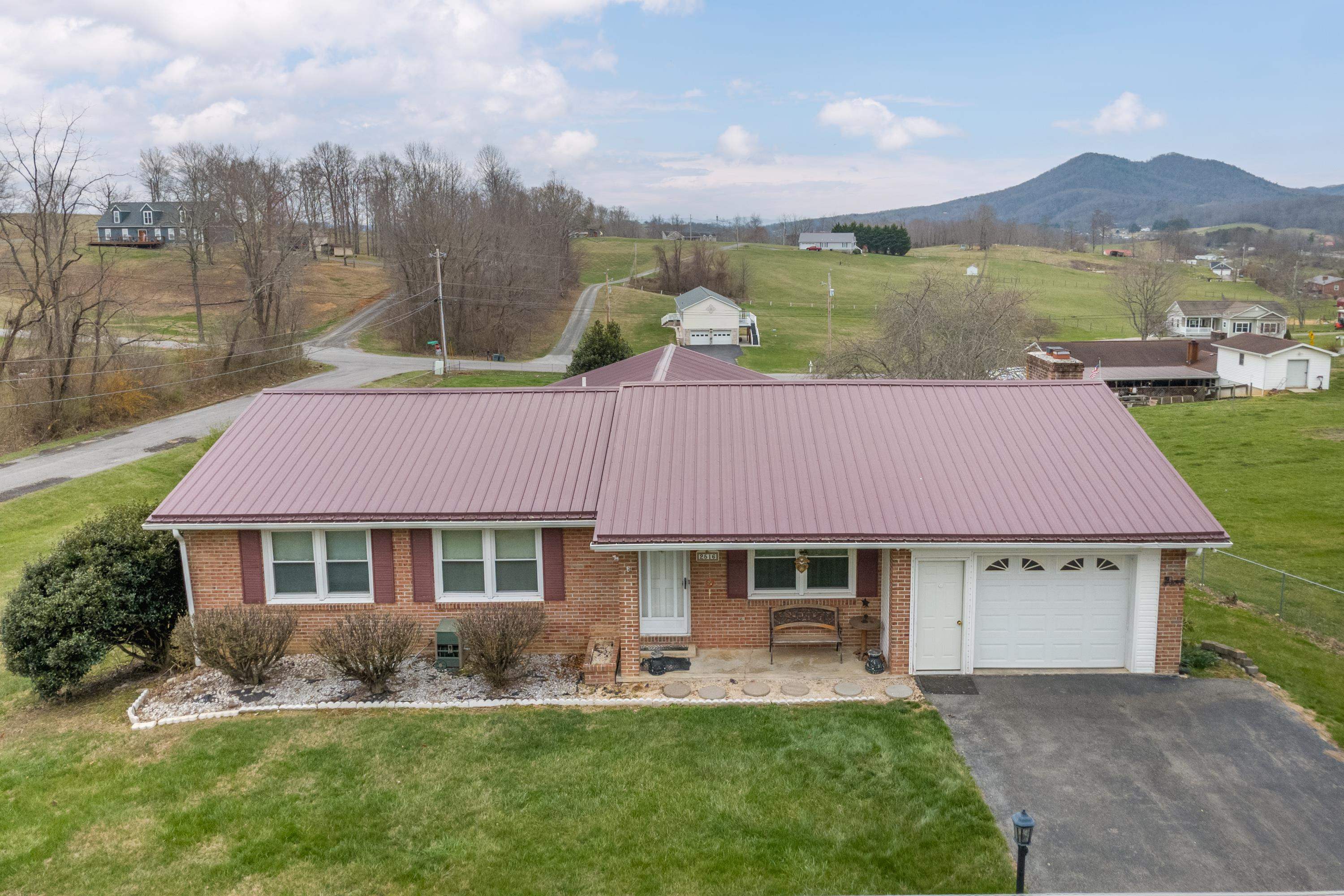 2516 Pinewood Drive Draper VA 24324