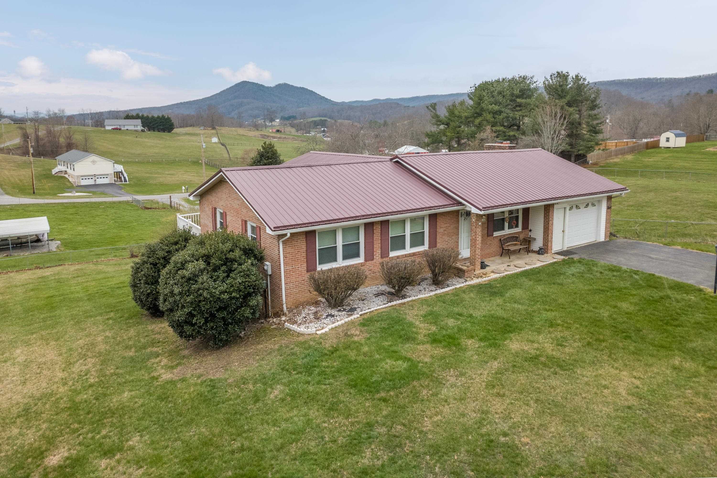 2516 Pinewood Drive Draper VA 24324