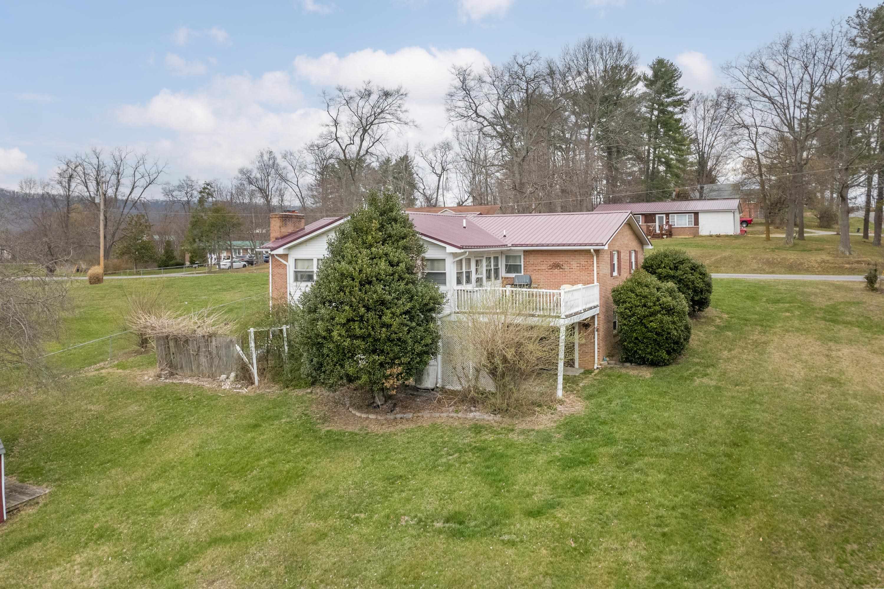 2516 Pinewood Drive Draper VA 24324