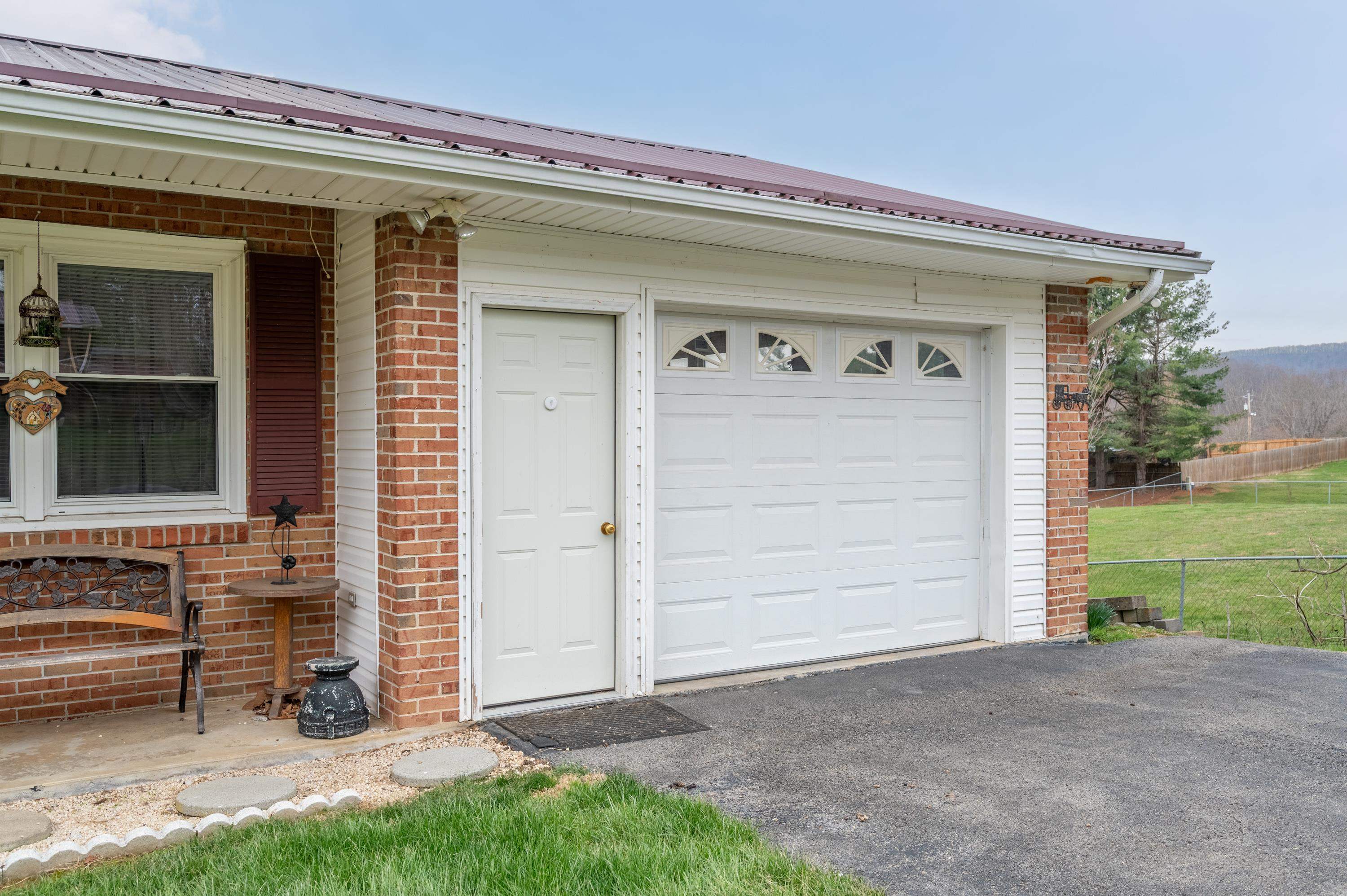 2516 Pinewood Drive Draper VA 24324