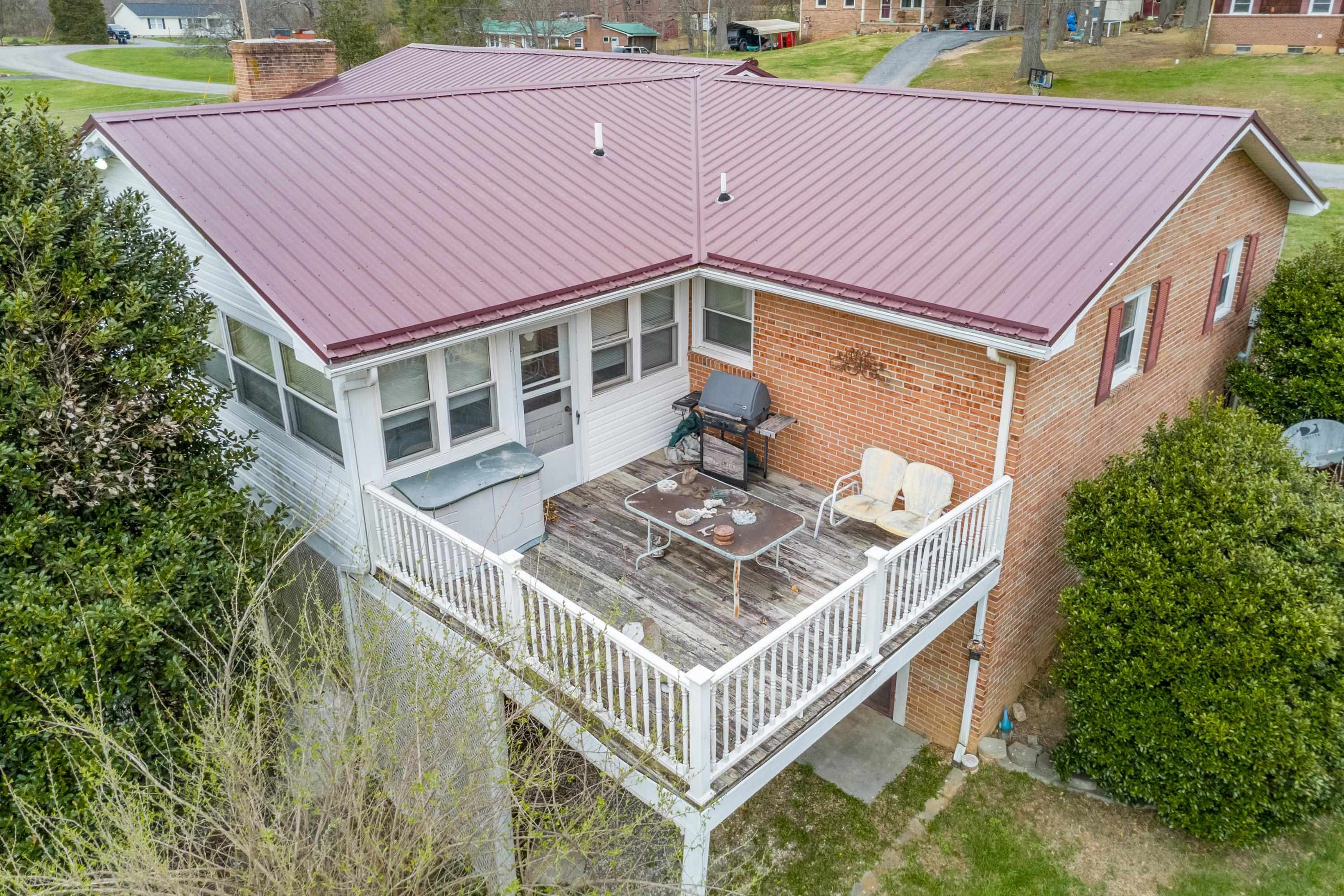 2516 Pinewood Drive Draper VA 24324