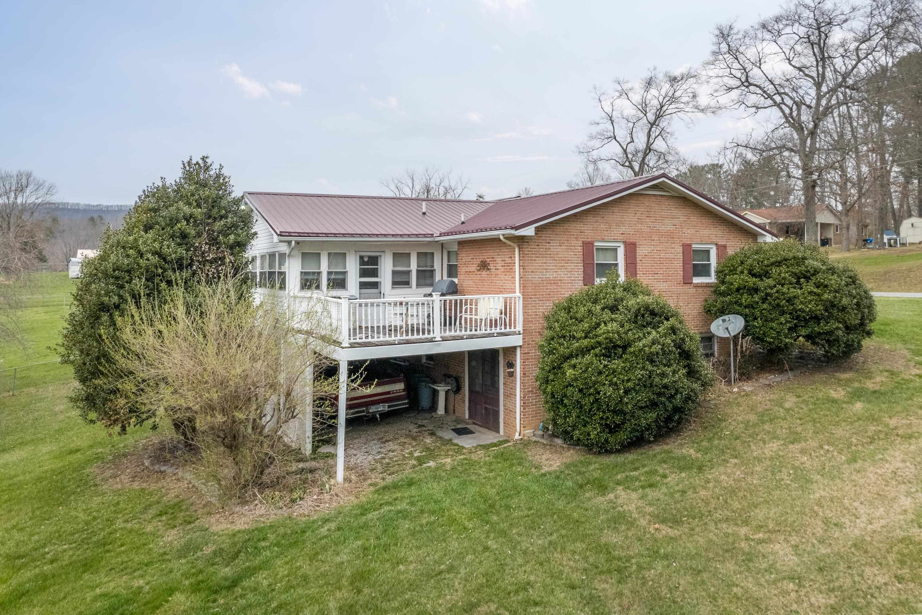 2516 Pinewood Drive Draper VA 24324