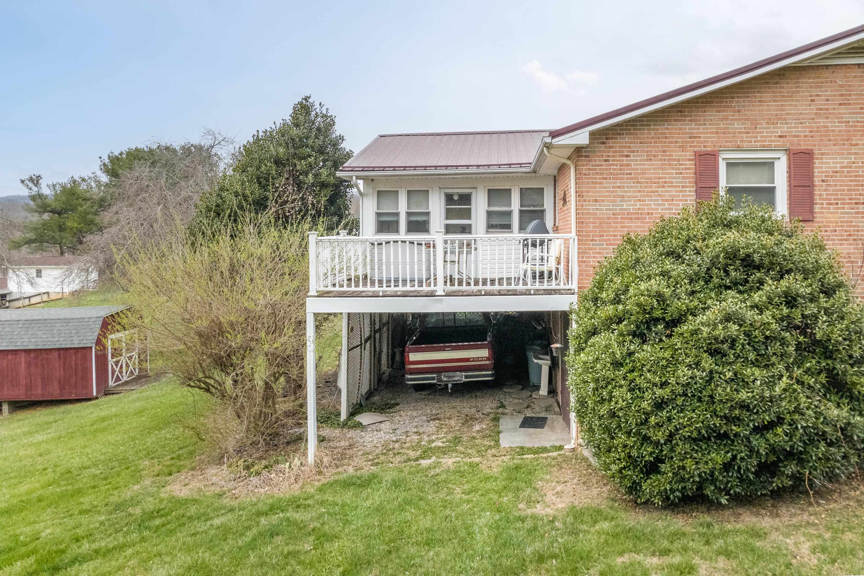 2516 Pinewood Drive Draper VA 24324