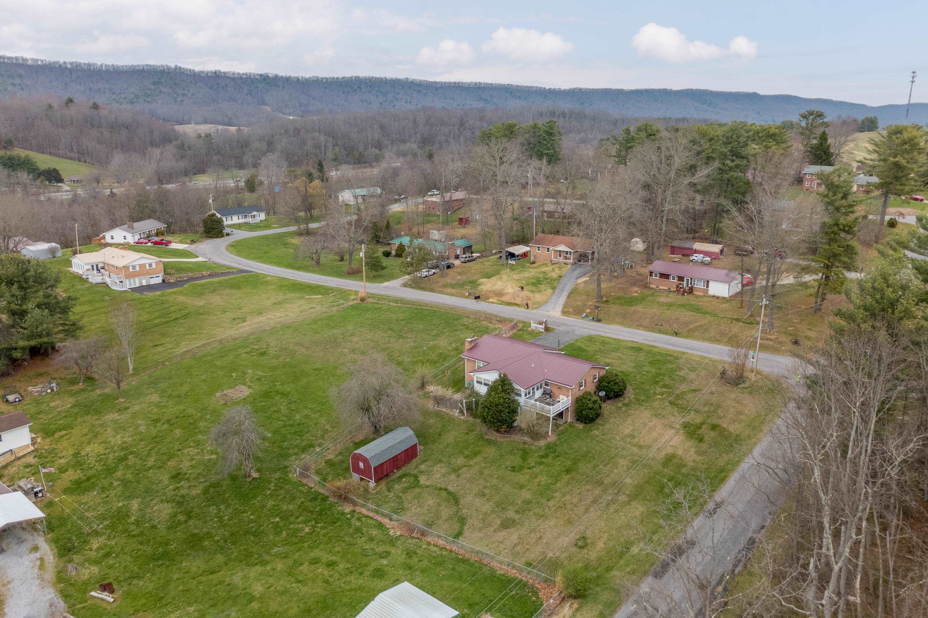 2516 Pinewood Drive Draper VA 24324