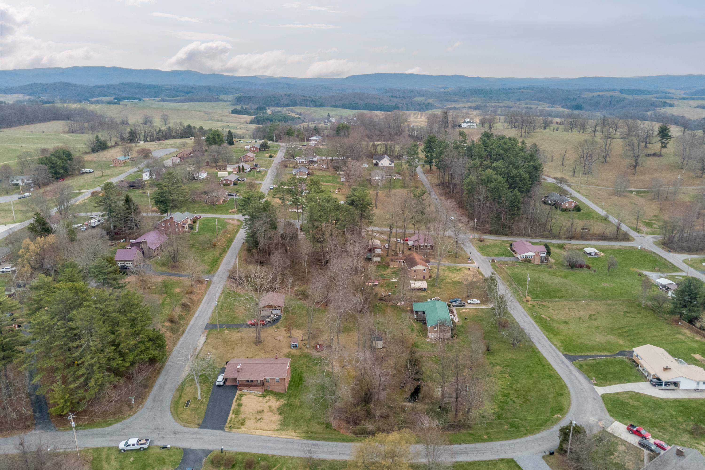 2516 Pinewood Drive Draper VA 24324