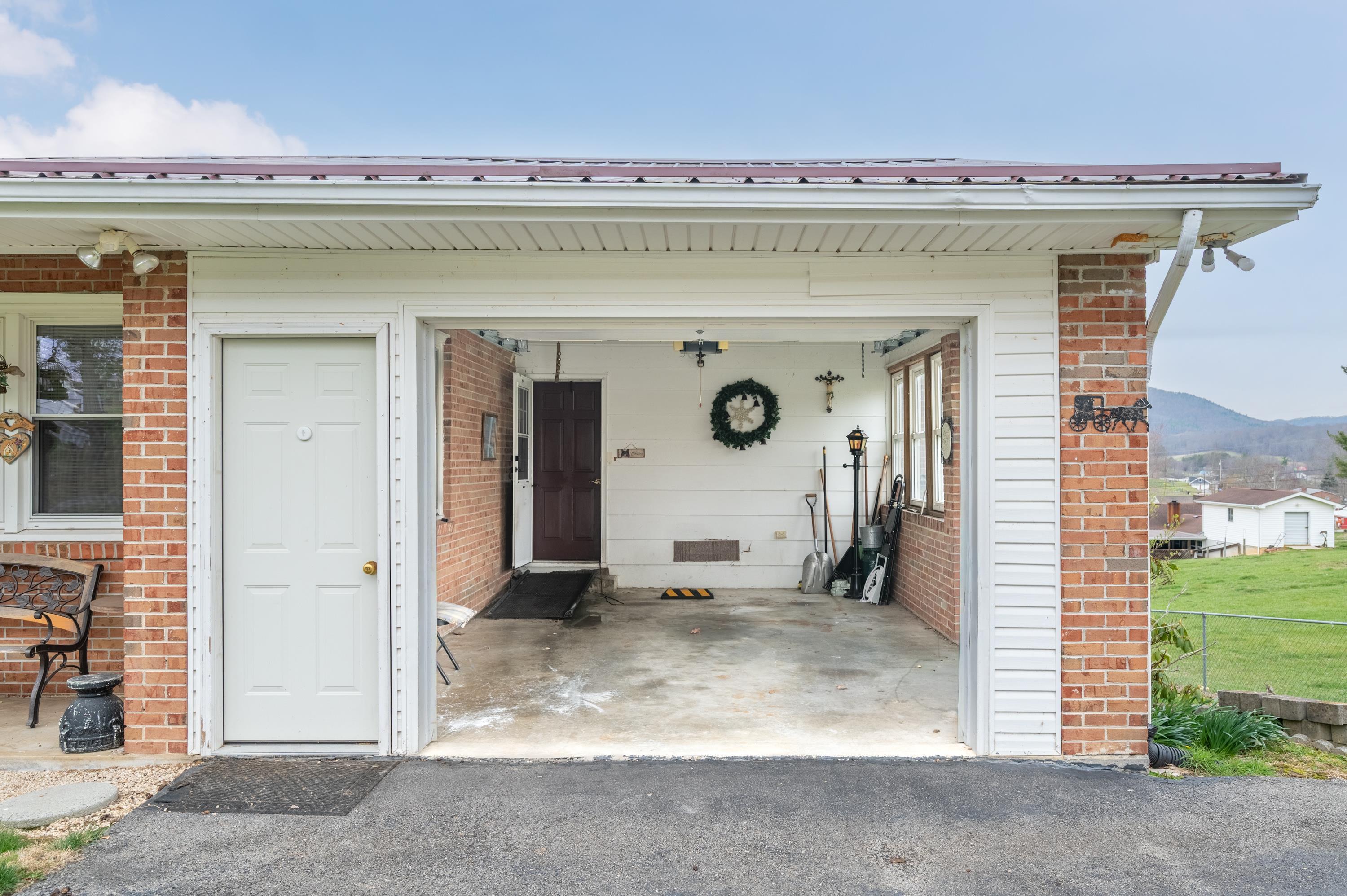 2516 Pinewood Drive Draper VA 24324