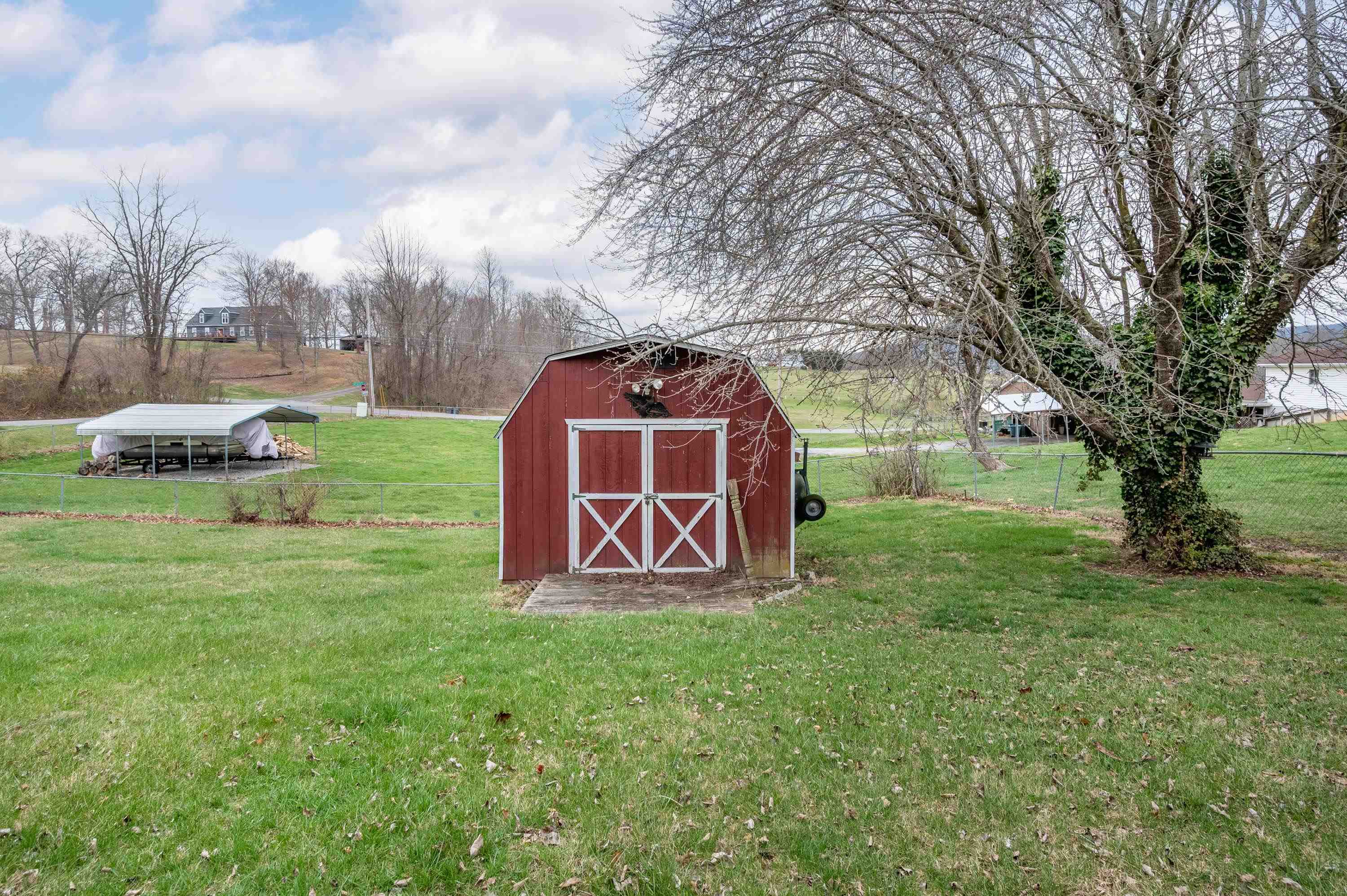 2516 Pinewood Drive Draper VA 24324