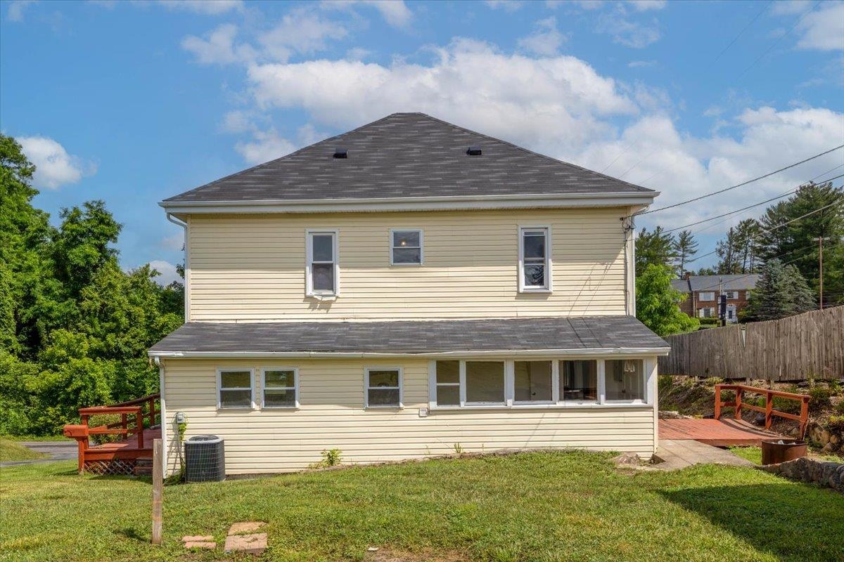 806 Church Avenue Pearisburg VA 24134