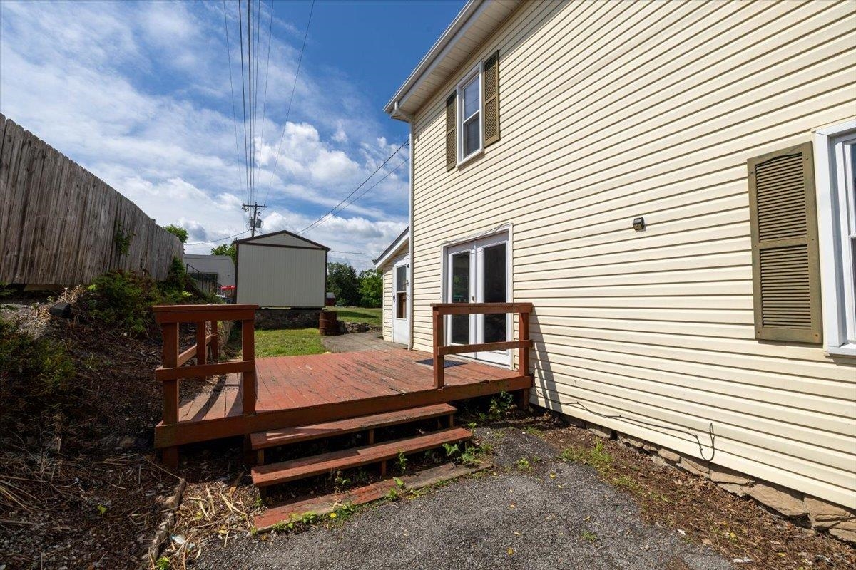 806 Church Avenue Pearisburg VA 24134