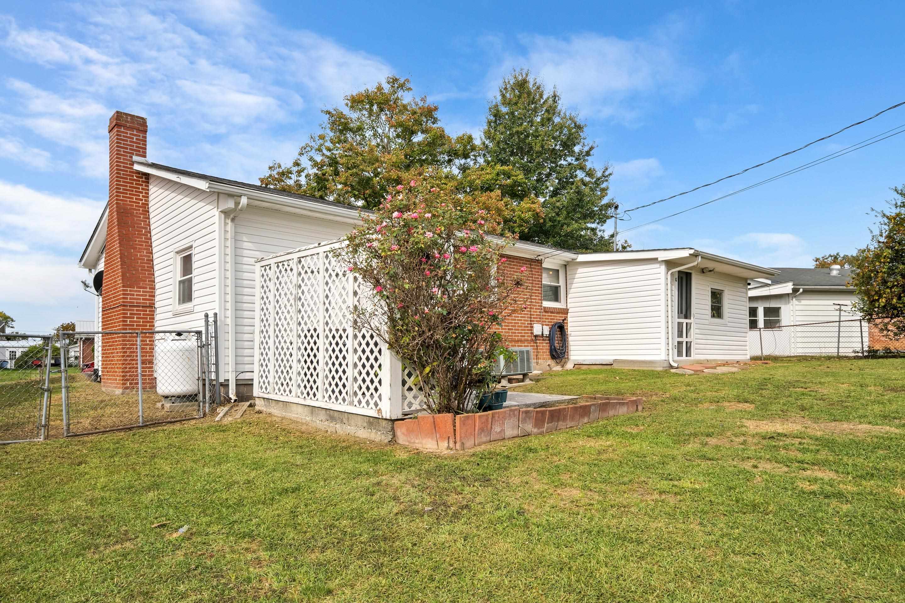 6764 Washington Avenue Fairlawn VA 24141