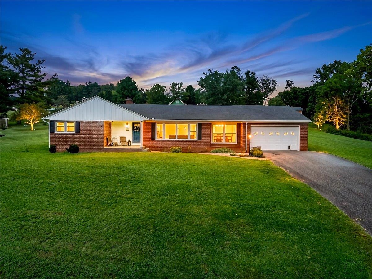 103 Riverview Street Pembroke VA 24136