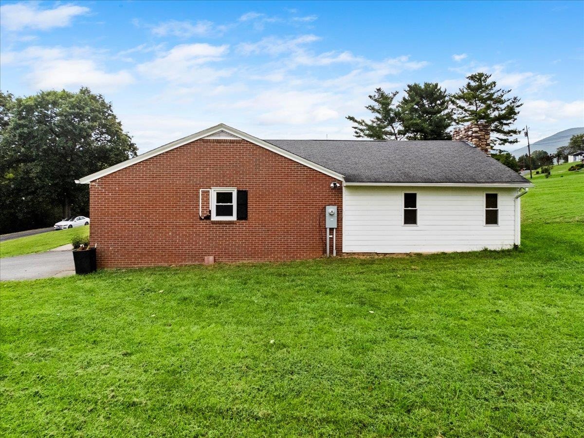 103 Riverview Street Pembroke VA 24136