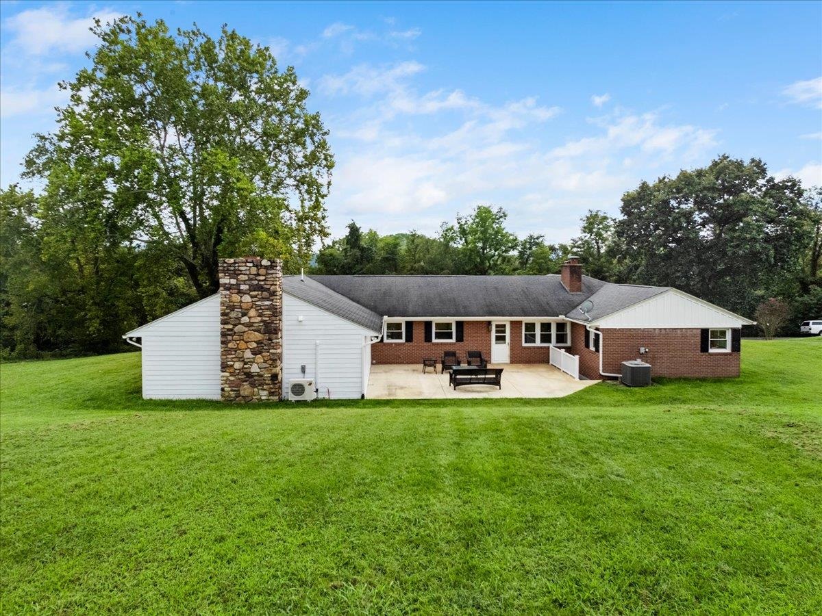 103 Riverview Street Pembroke VA 24136