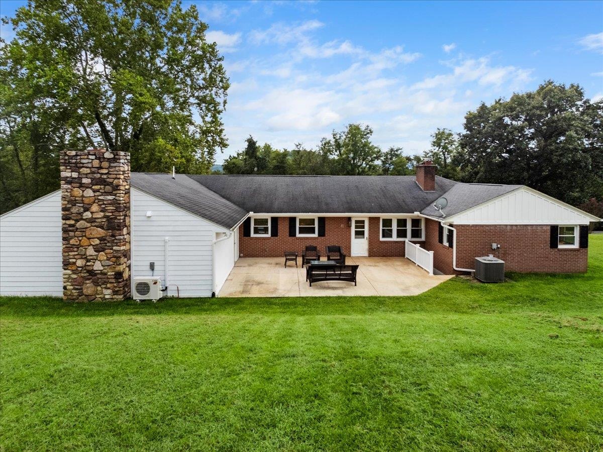 103 Riverview Street Pembroke VA 24136