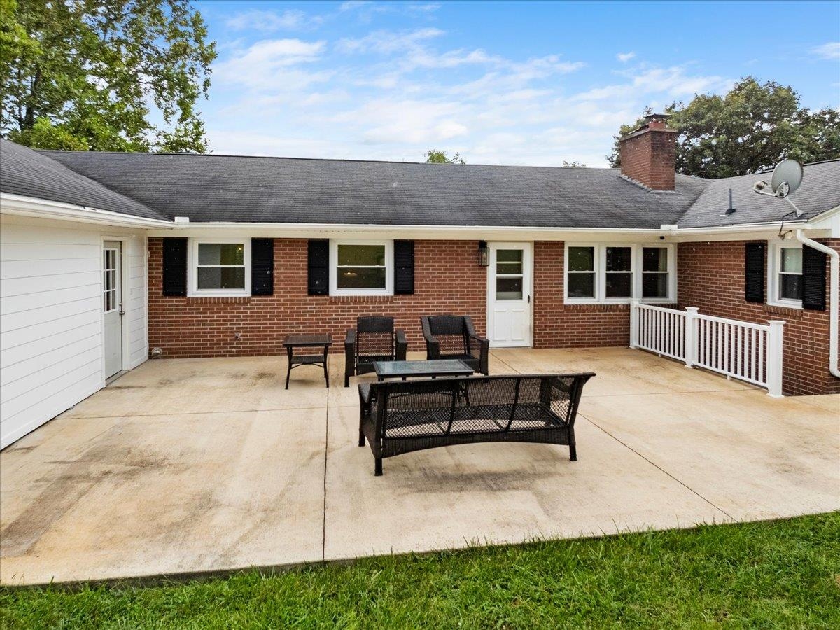 103 Riverview Street Pembroke VA 24136