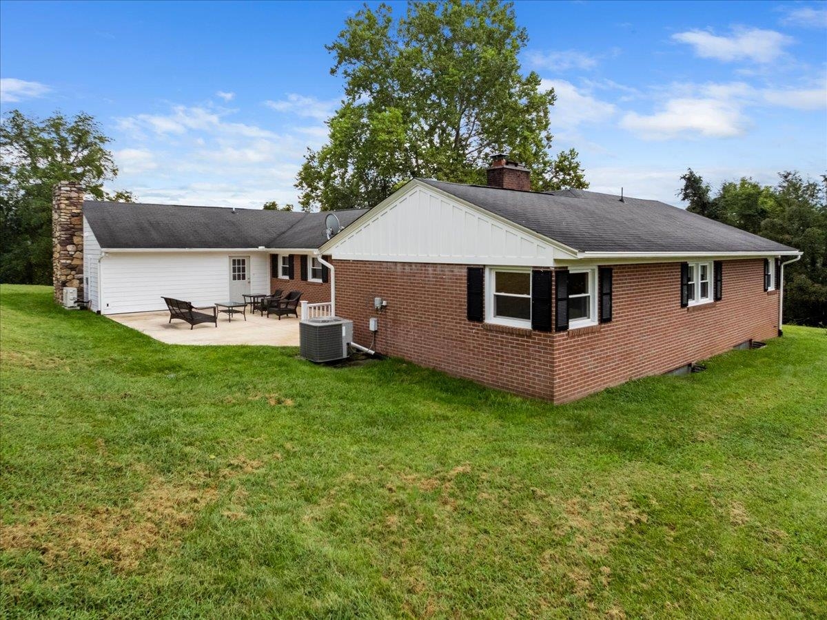 103 Riverview Street Pembroke VA 24136