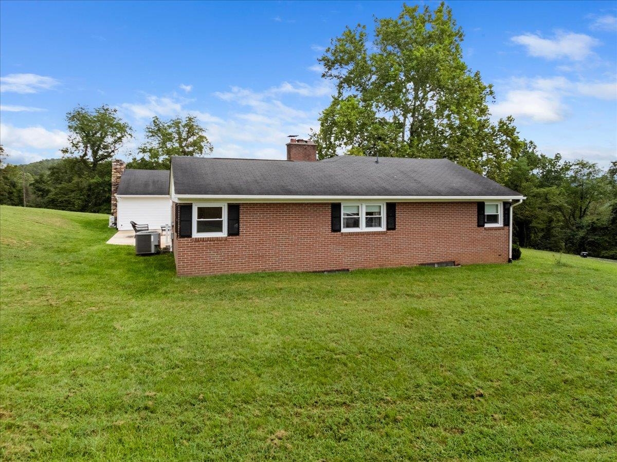 103 Riverview Street Pembroke VA 24136