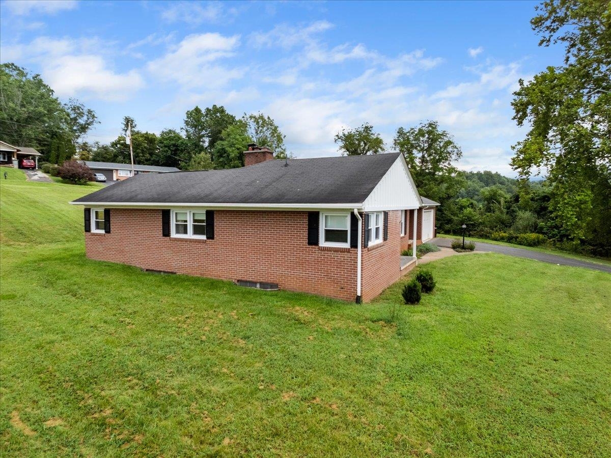 103 Riverview Street Pembroke VA 24136