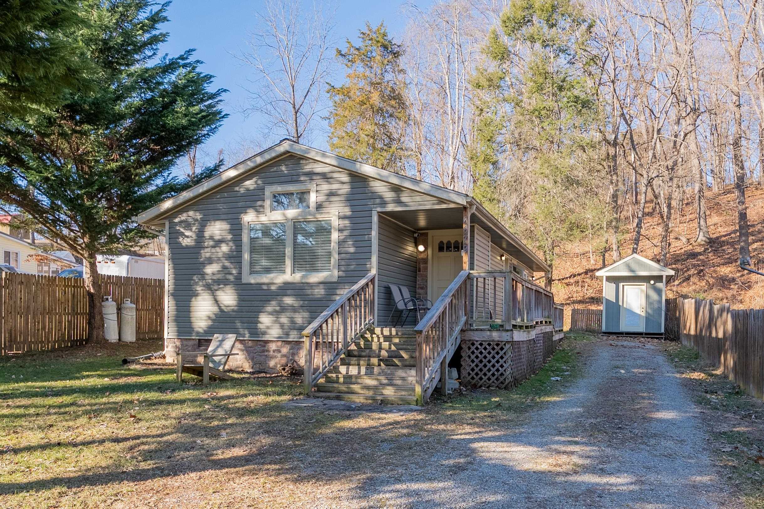 6879 Owens Road Radford VA 24141