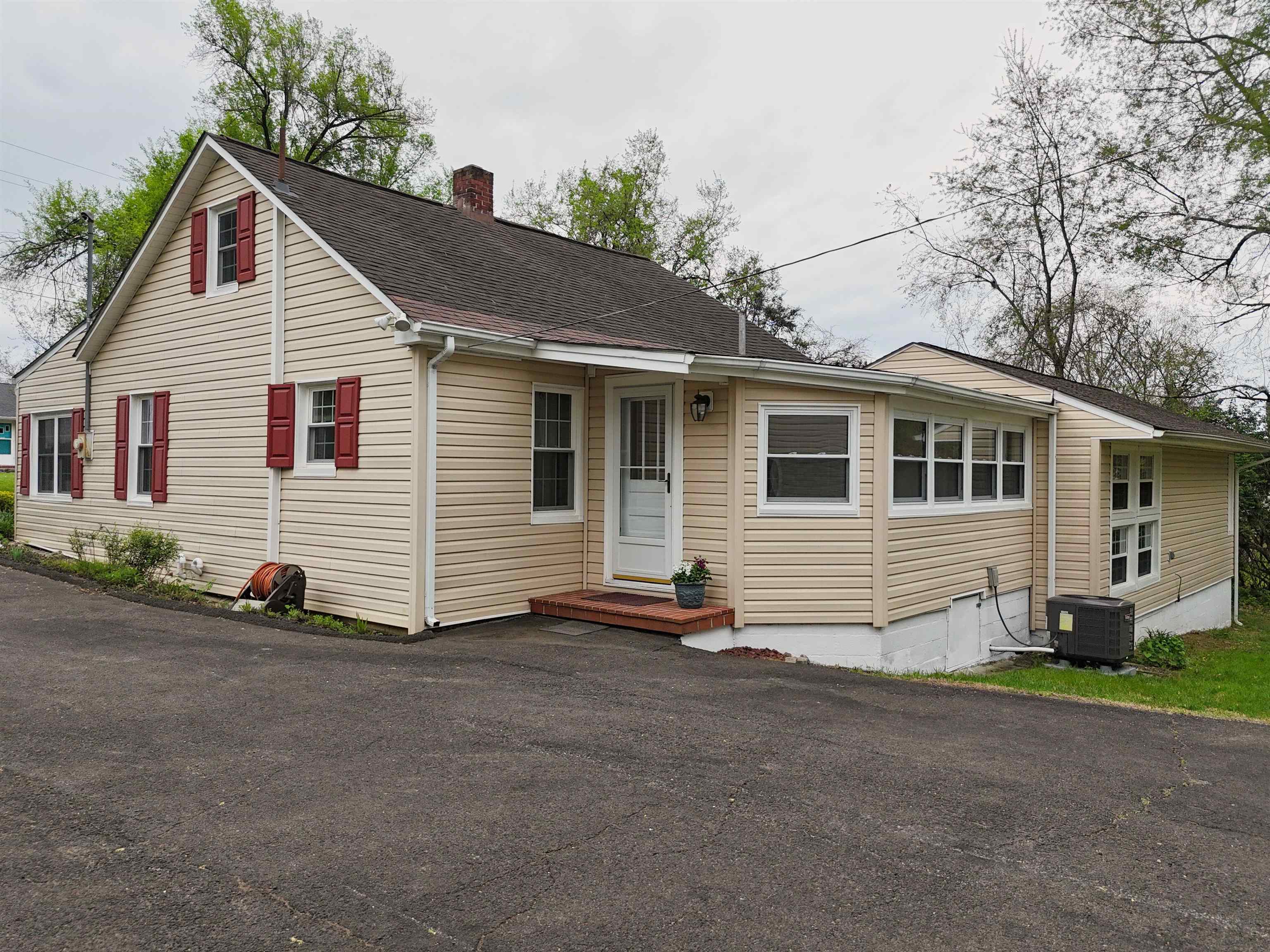 7449 Nicewander Way Fairlawn VA 24141