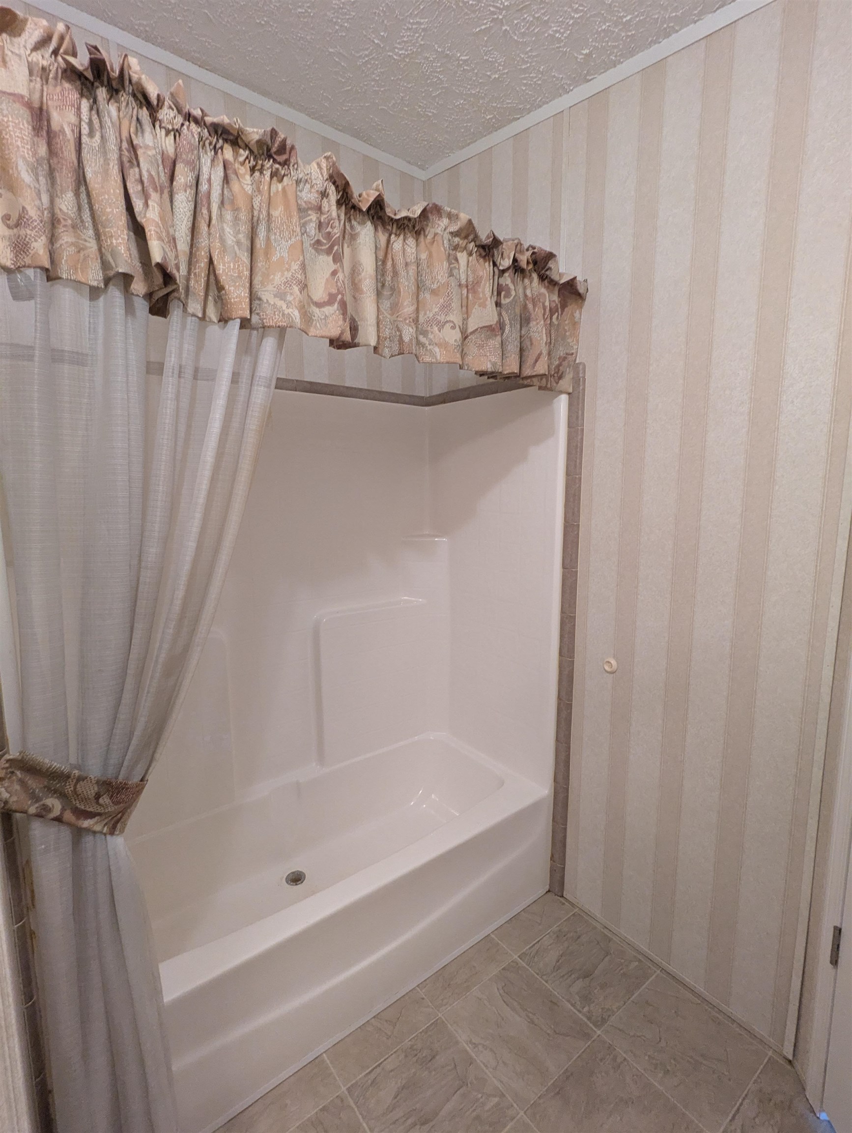6272 Indian Valley Road Willis VA 24380