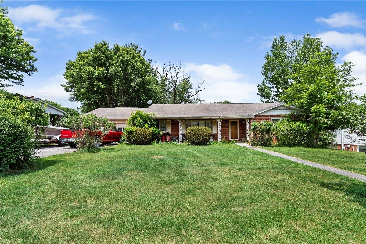 1303 Hopkins Drive Pulaski VA 24301