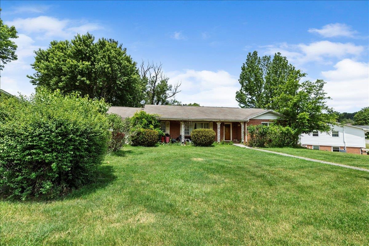 1303 Hopkins Drive Pulaski VA 24301
