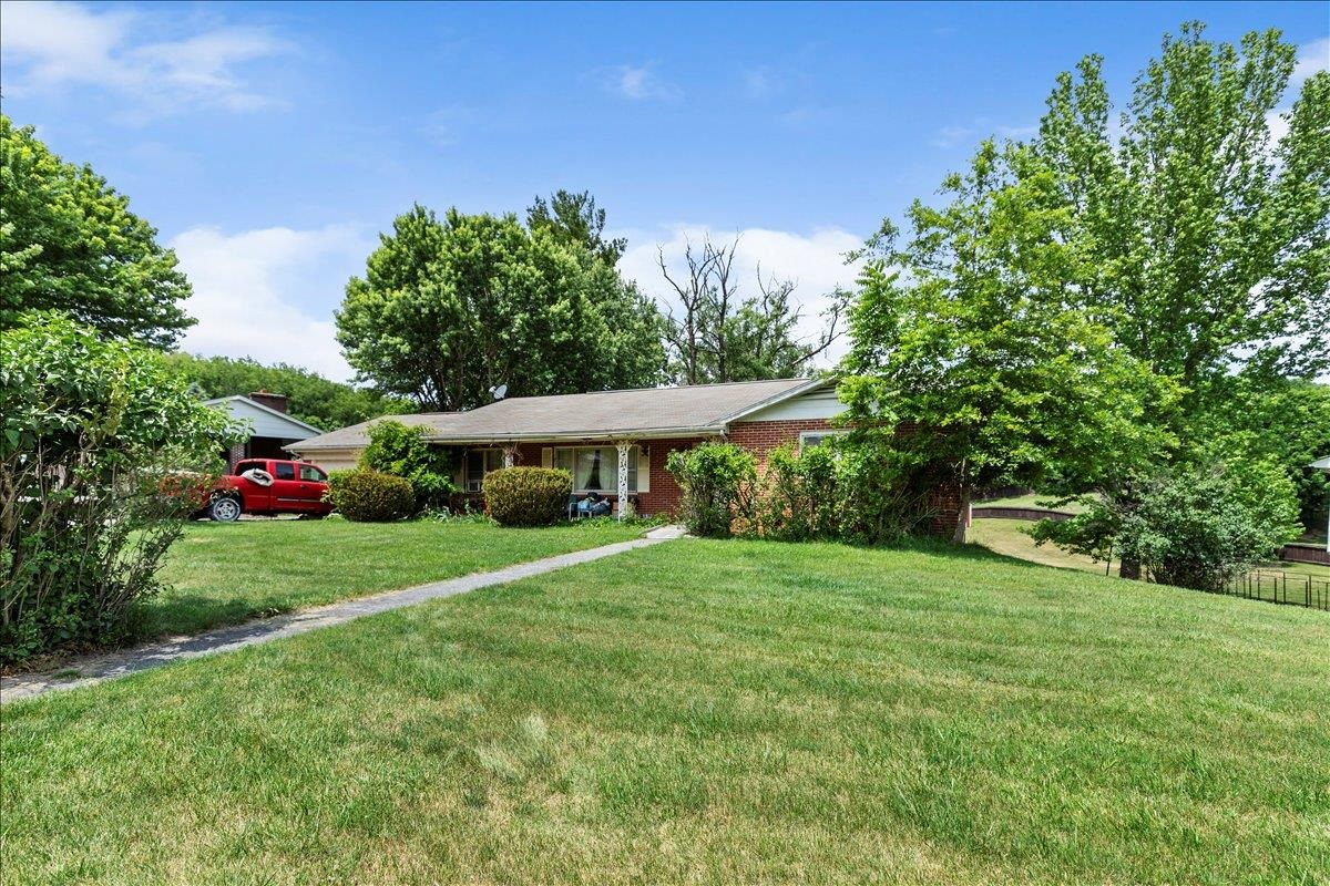 1303 Hopkins Drive Pulaski VA 24301