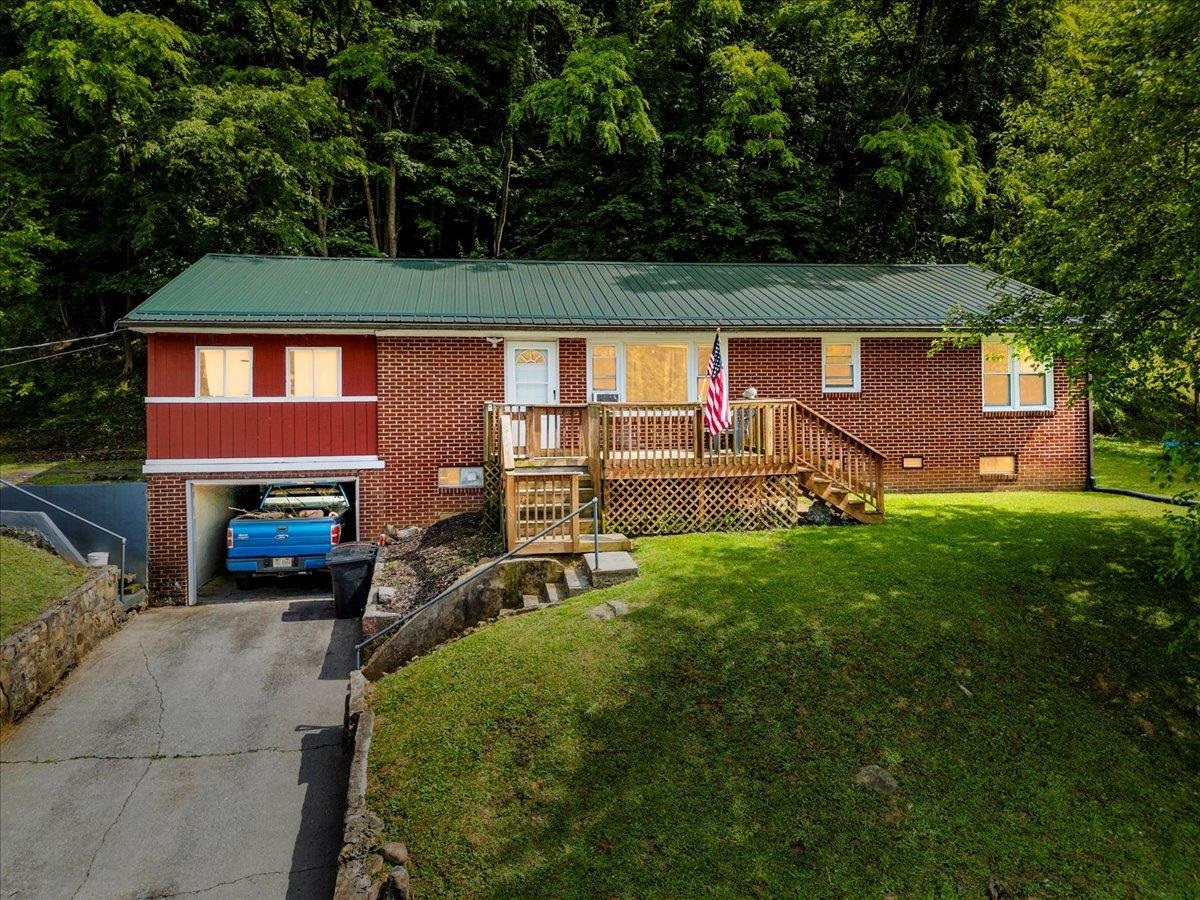 508 College Street Narrows VA 24124
