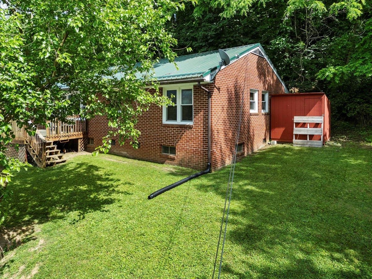 508 College Street Narrows VA 24124