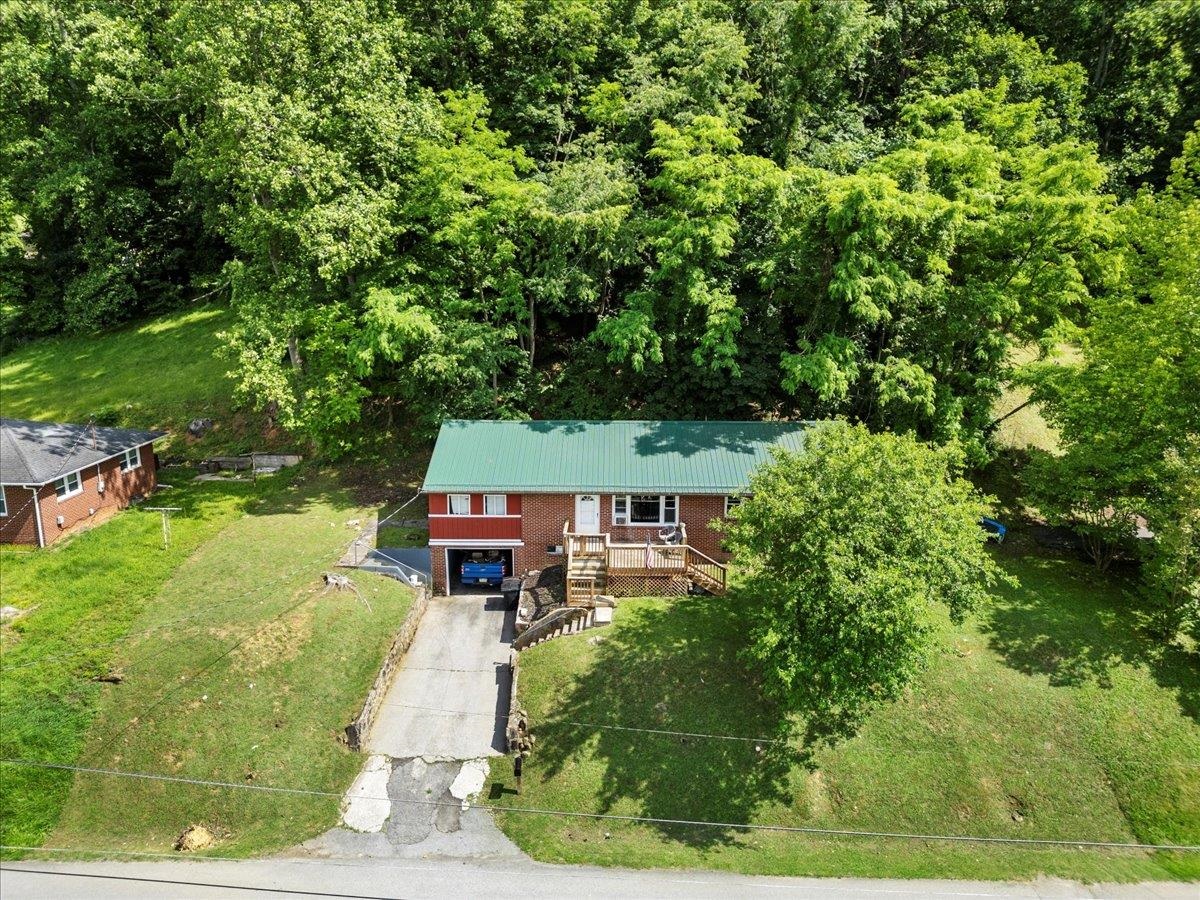 508 College Street Narrows VA 24124