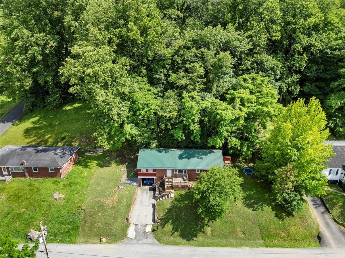 508 College Street Narrows VA 24124