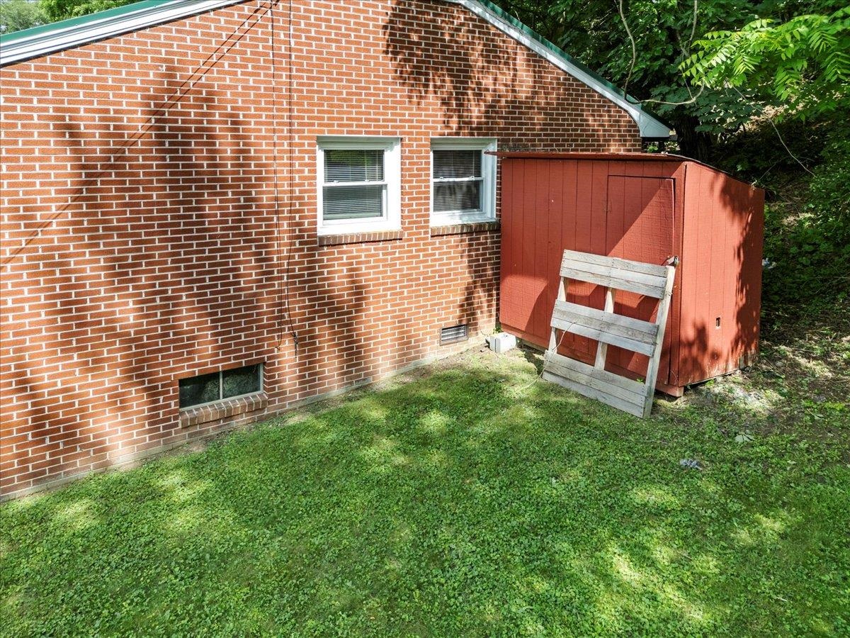 508 College Street Narrows VA 24124