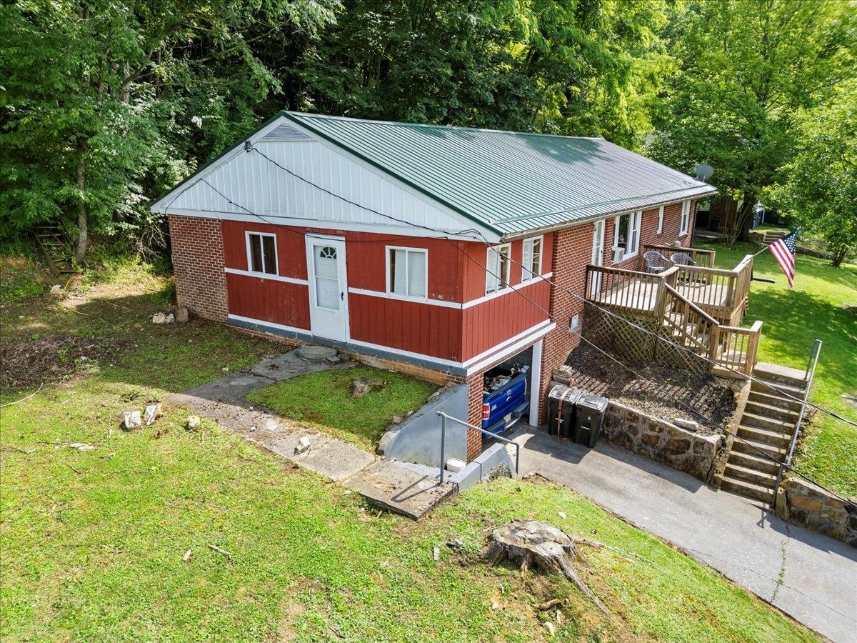 508 College Street Narrows VA 24124