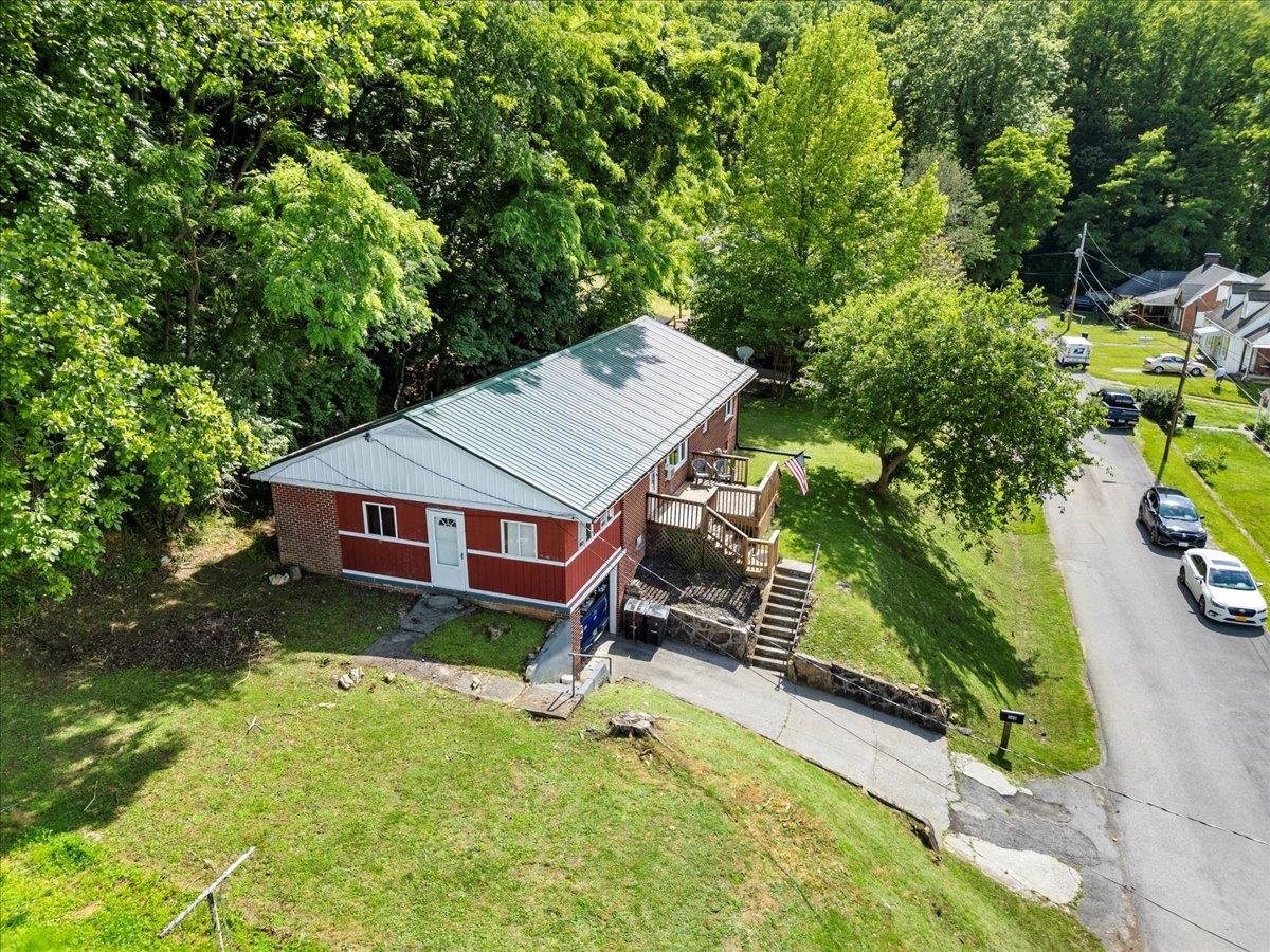 508 College Street Narrows VA 24124