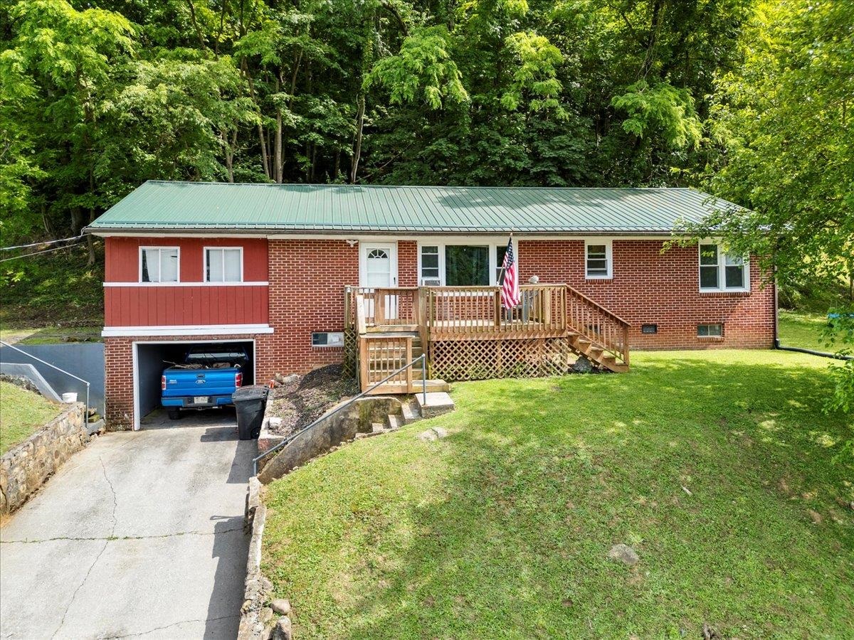 508 College Street Narrows VA 24124