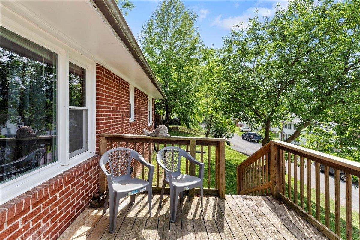 508 College Street Narrows VA 24124