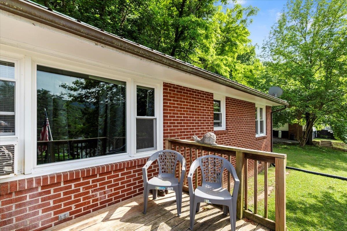 508 College Street Narrows VA 24124