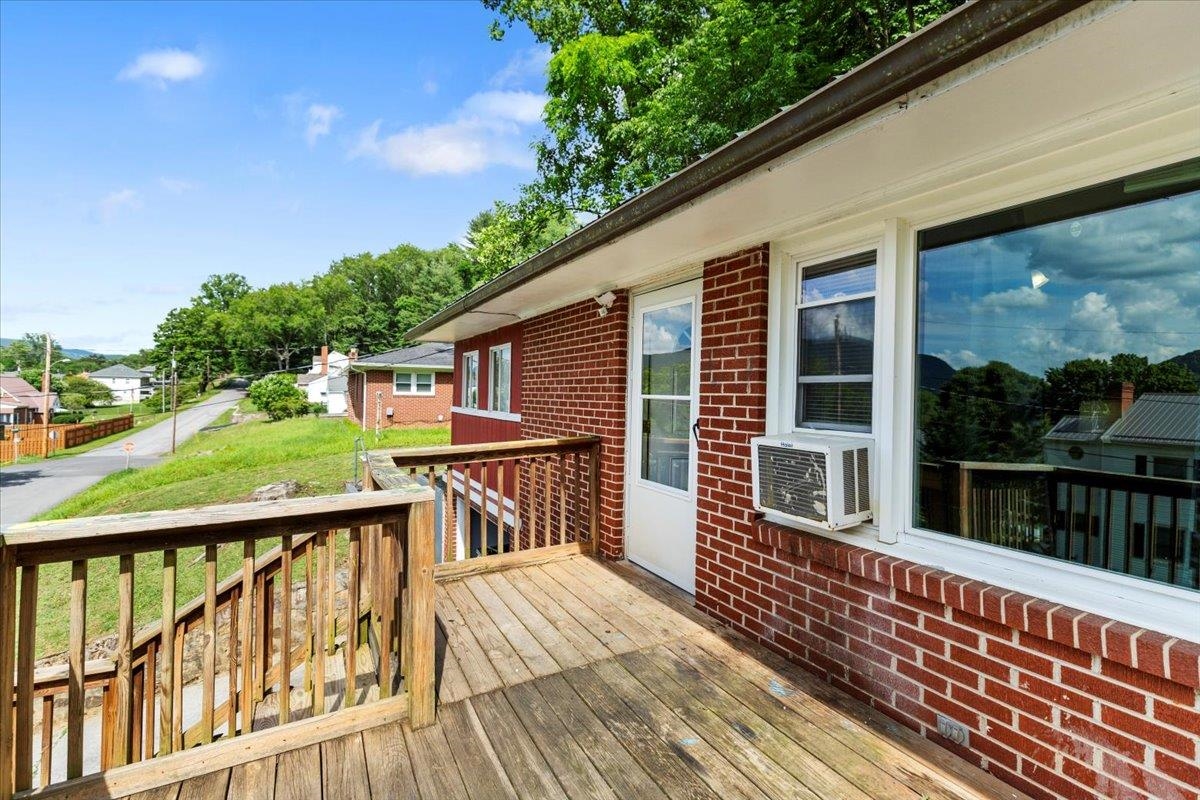 508 College Street Narrows VA 24124