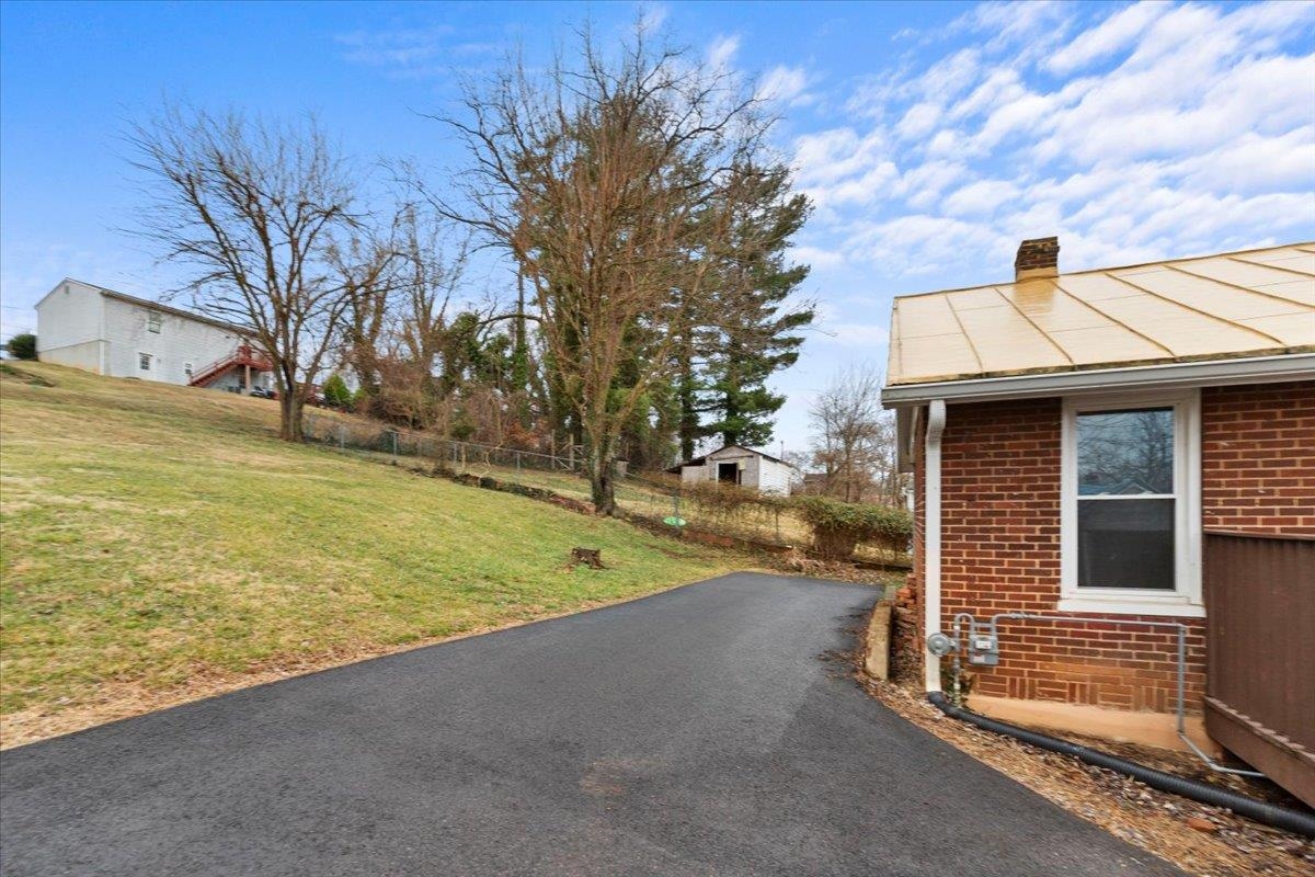 453 Dale Avenue Vinton VA 24179