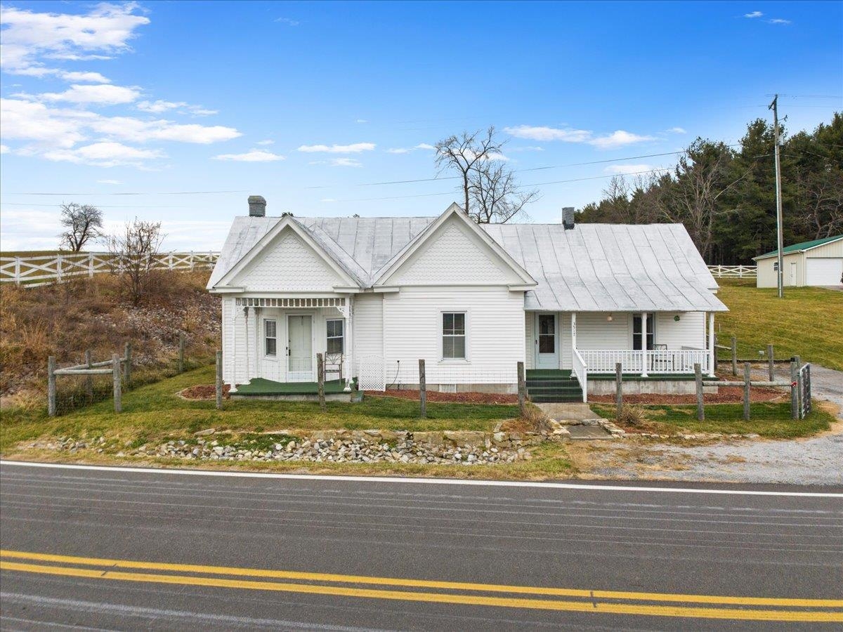 3517 Daniels Run Road NE Pilot VA 24138