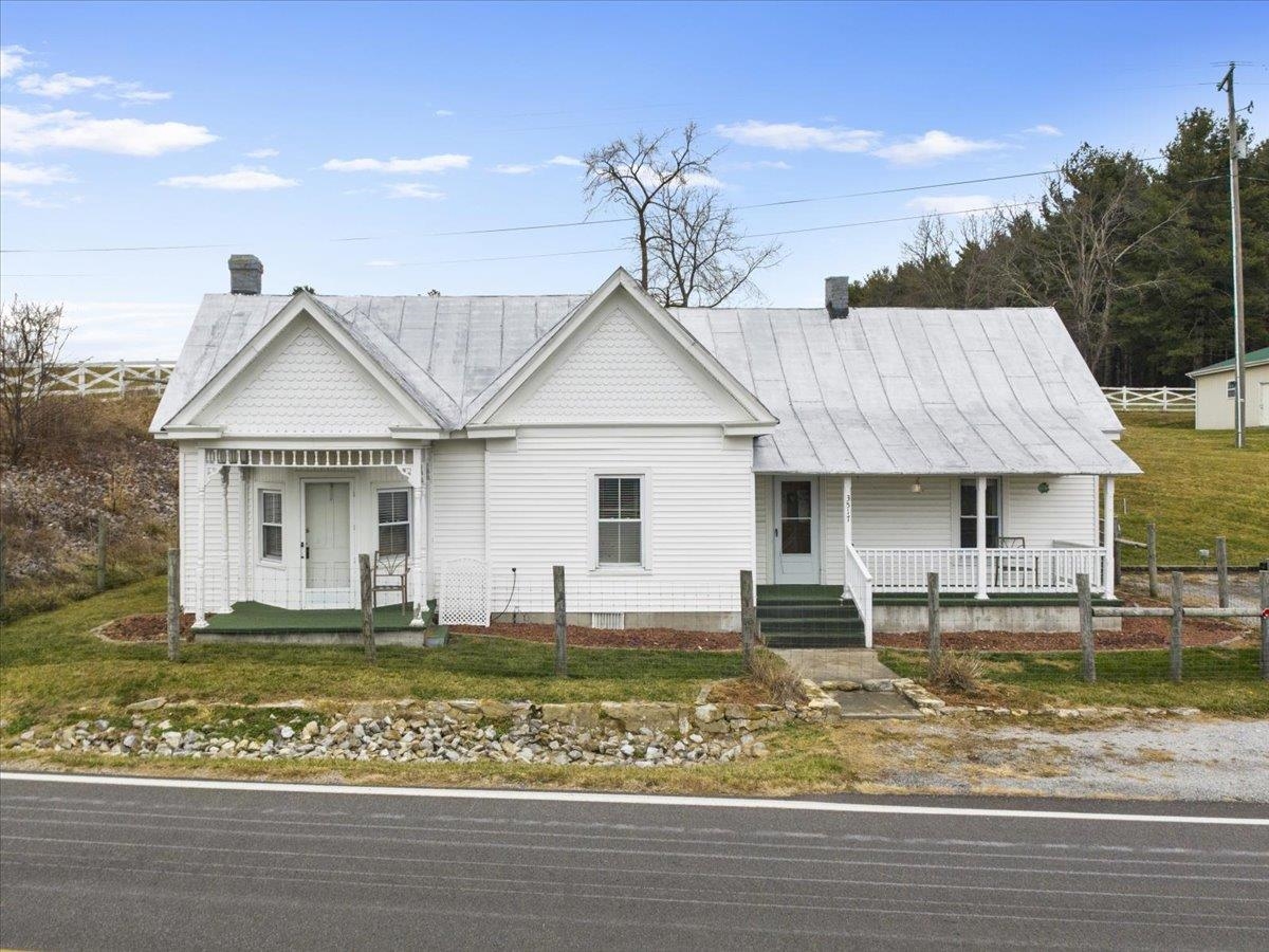 3517 Daniels Run Road NE Pilot VA 24138