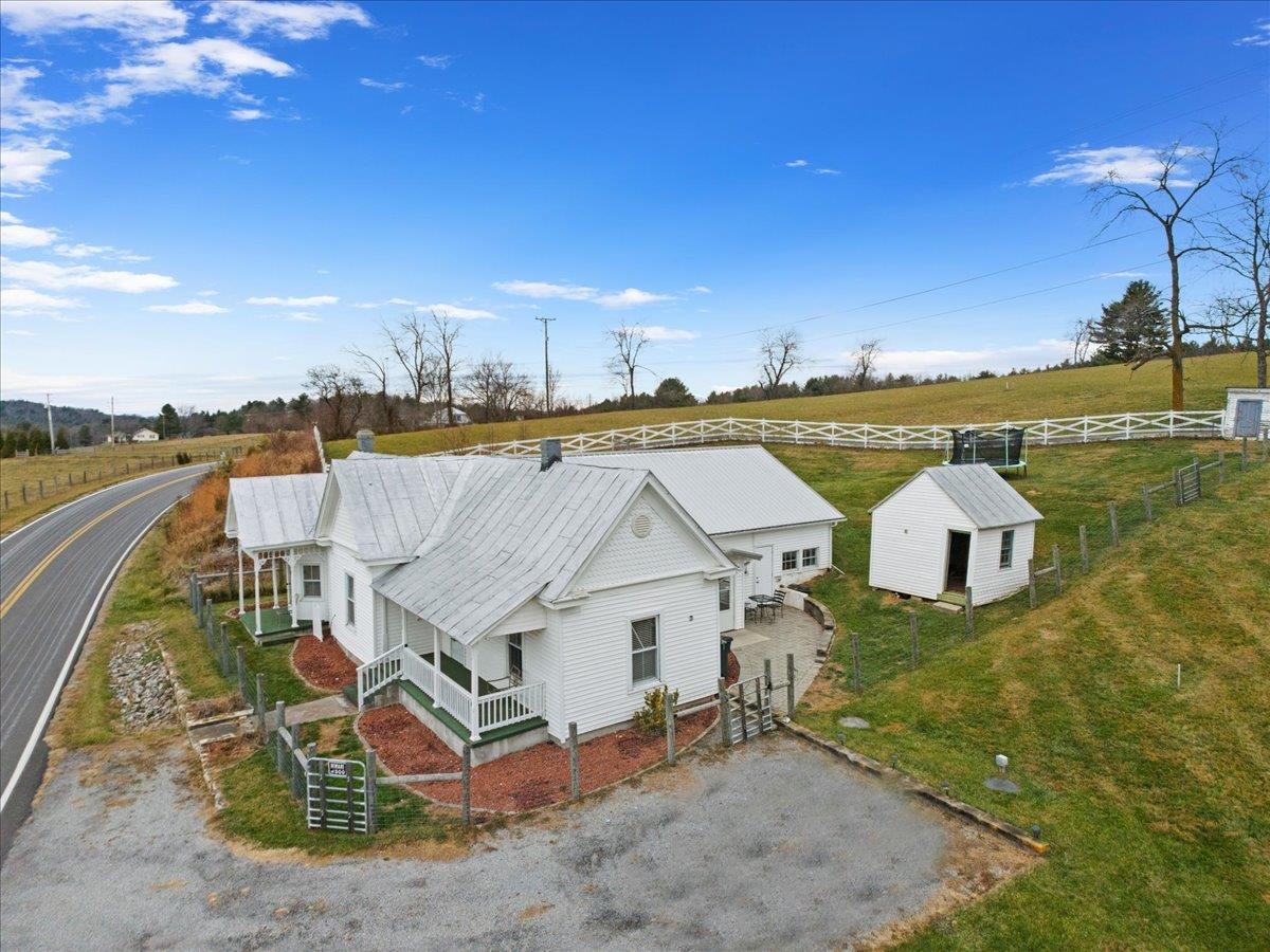 3517 Daniels Run Road NE Pilot VA 24138