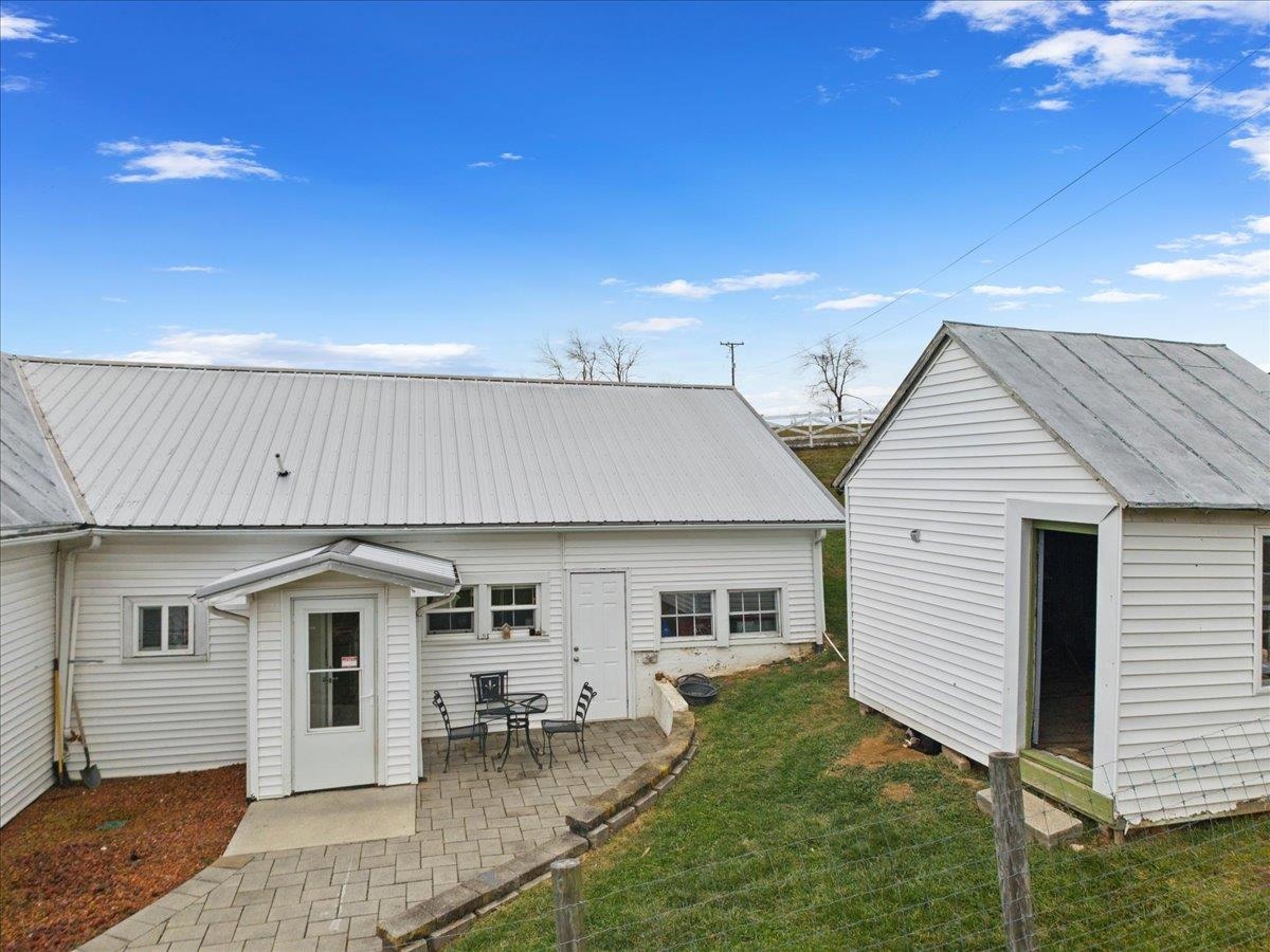 3517 Daniels Run Road NE Pilot VA 24138