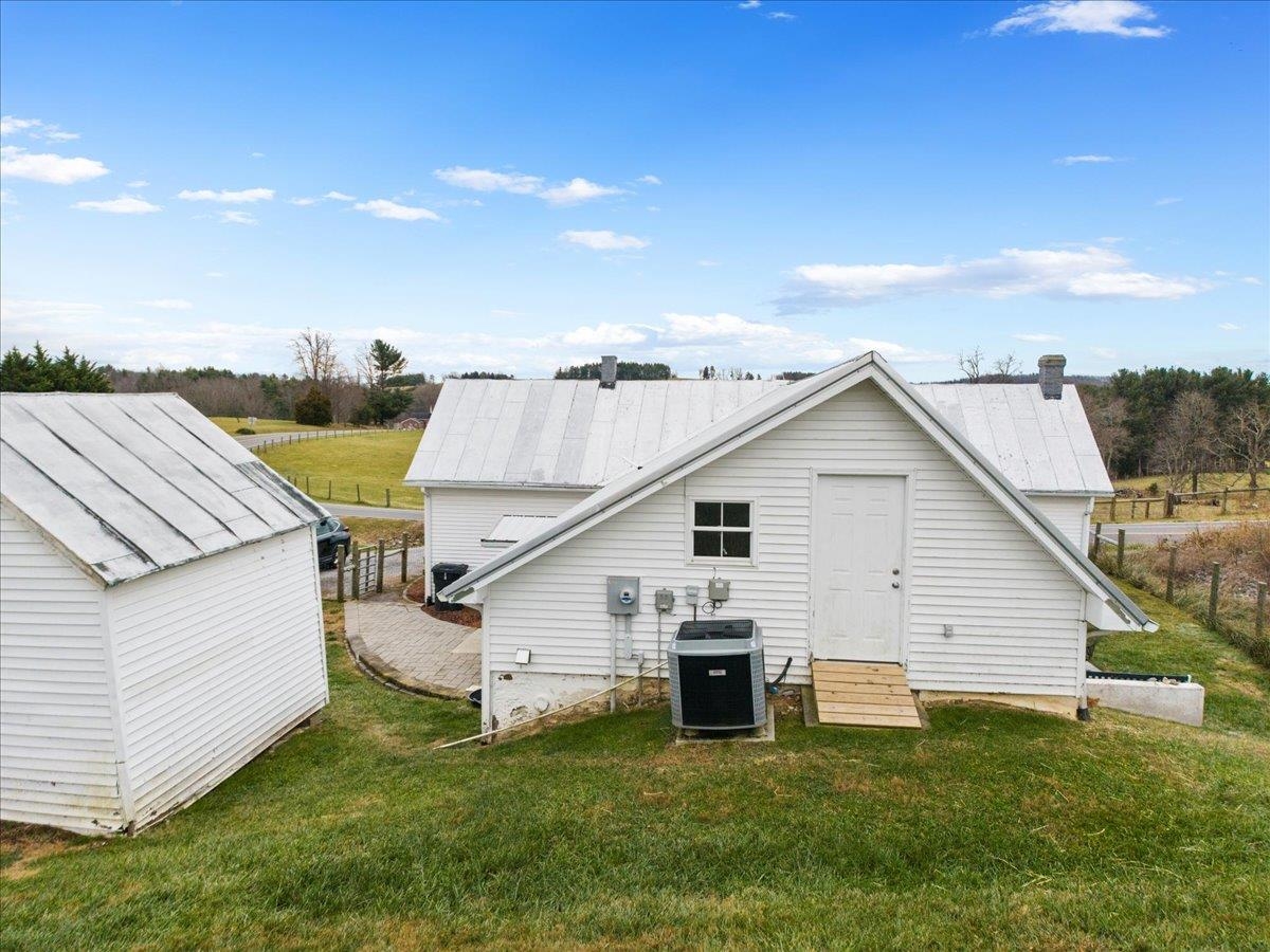 3517 Daniels Run Road NE Pilot VA 24138