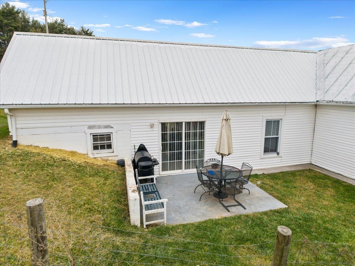 3517 Daniels Run Road NE Pilot VA 24138