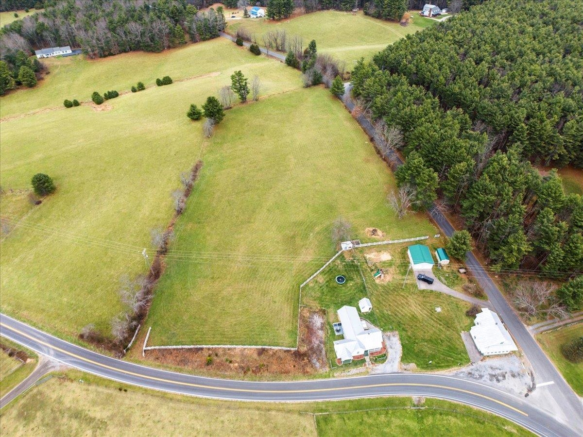 3517 Daniels Run Road NE Pilot VA 24138