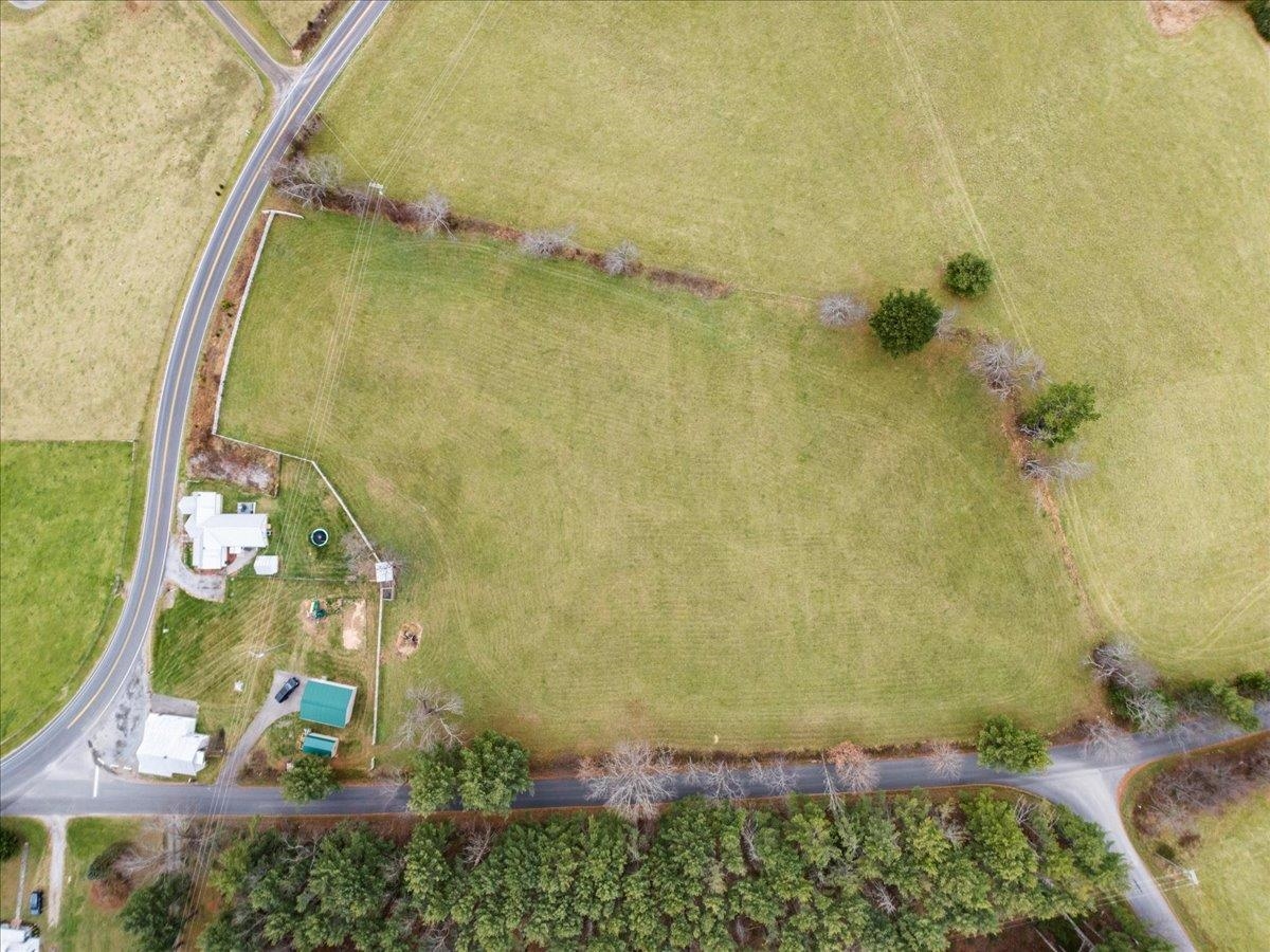 3517 Daniels Run Road NE Pilot VA 24138